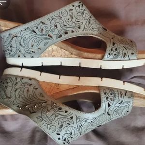 Yellowbox Taupe Slide Sandals Size 8.5